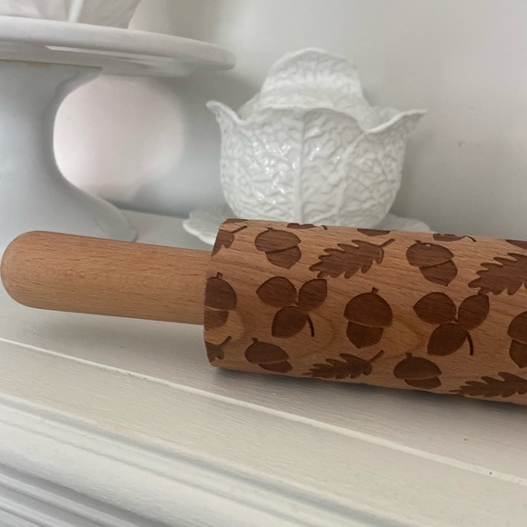 Ciroa Wooden Embossed Rolling Pin - Picture 4 of 6